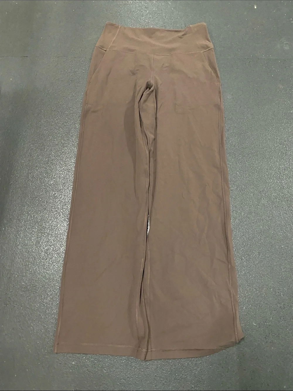 Lululemon Stretch wide leg front pocket Leggings — Deep Brown size 10